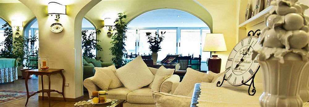 טרצ'ינה Hotel Acquasanta מראה חיצוני תמונה
