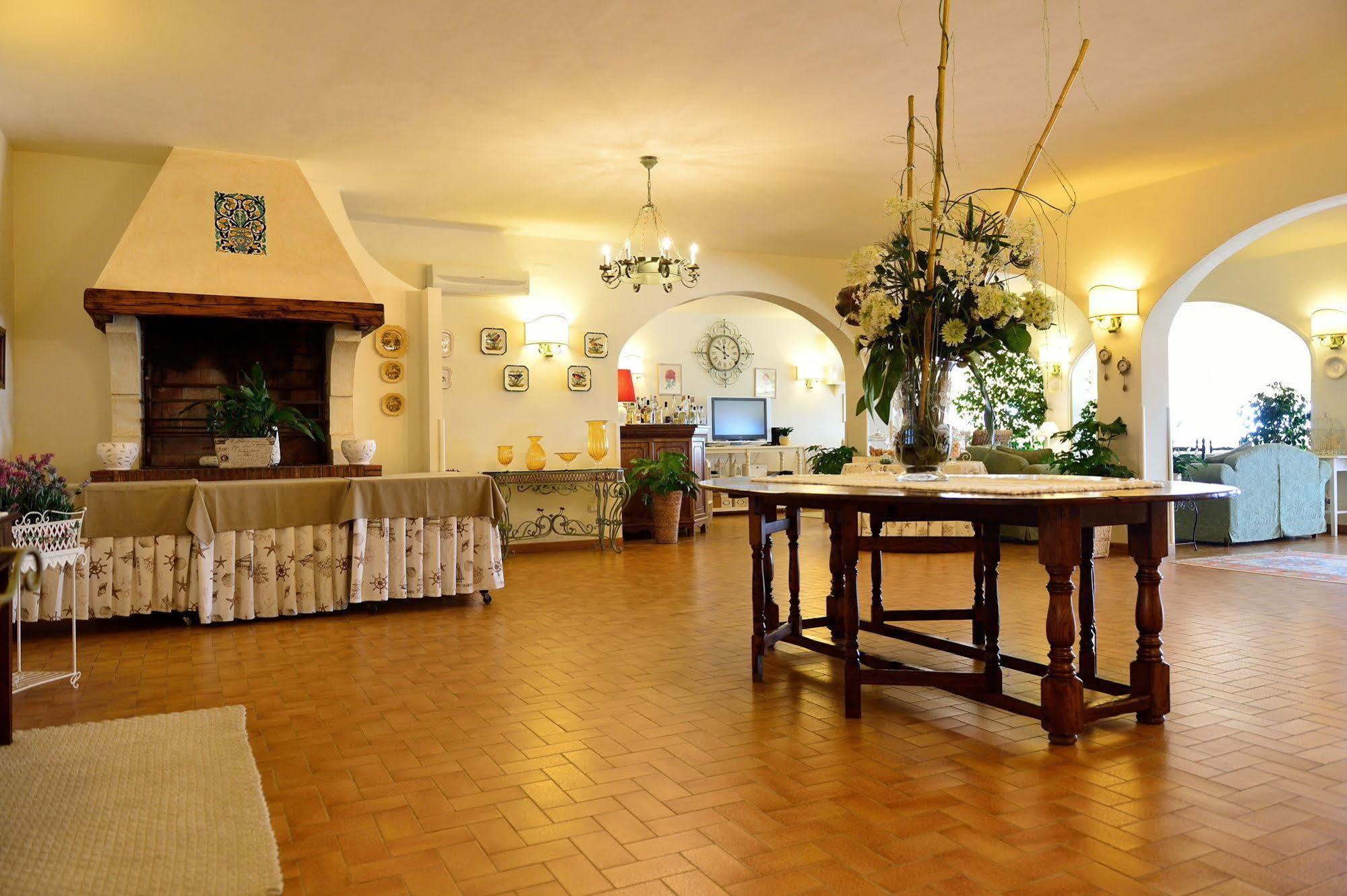 טרצ'ינה Hotel Acquasanta מראה חיצוני תמונה