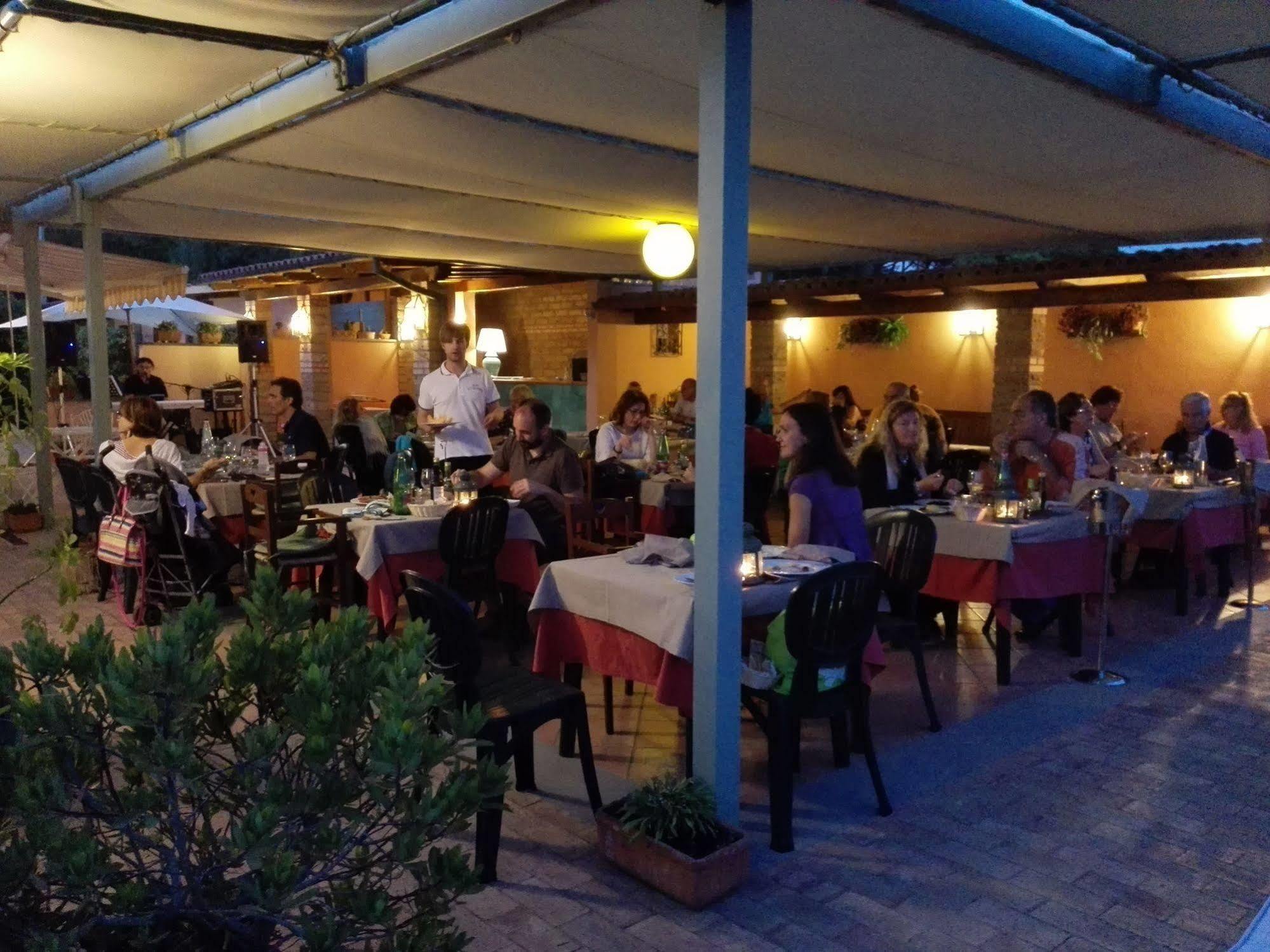 טרצ'ינה Hotel Acquasanta מראה חיצוני תמונה