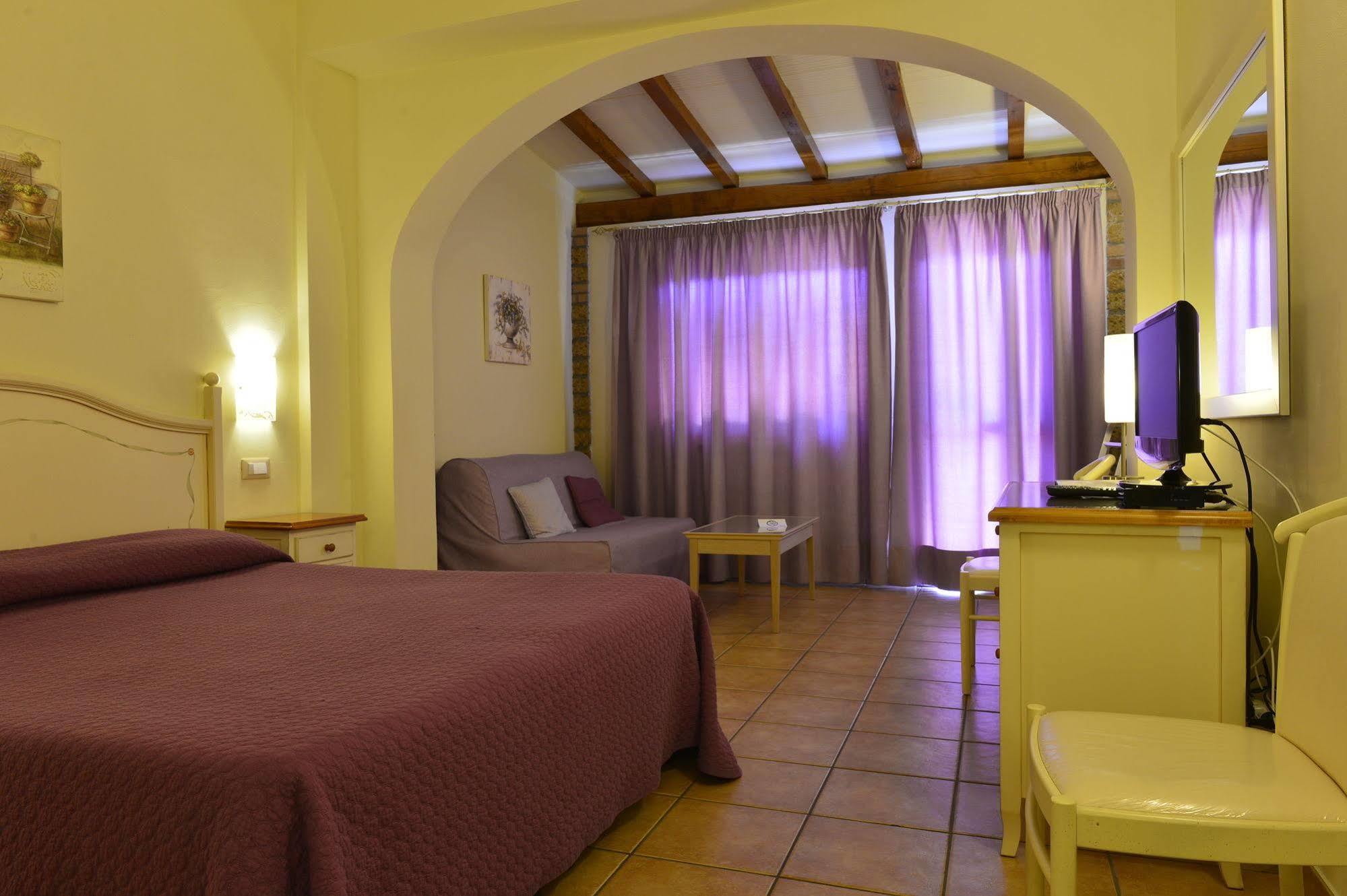 טרצ'ינה Hotel Acquasanta מראה חיצוני תמונה