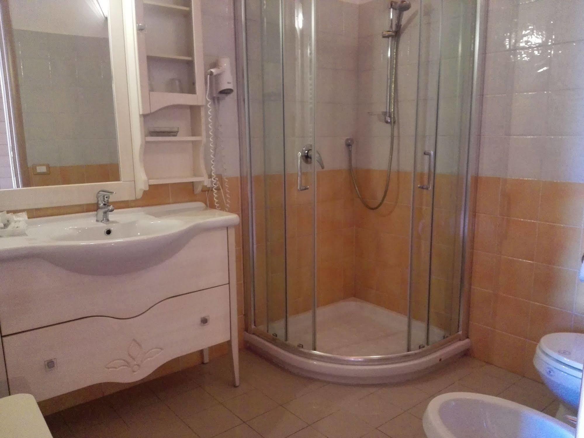 טרצ'ינה Hotel Acquasanta מראה חיצוני תמונה